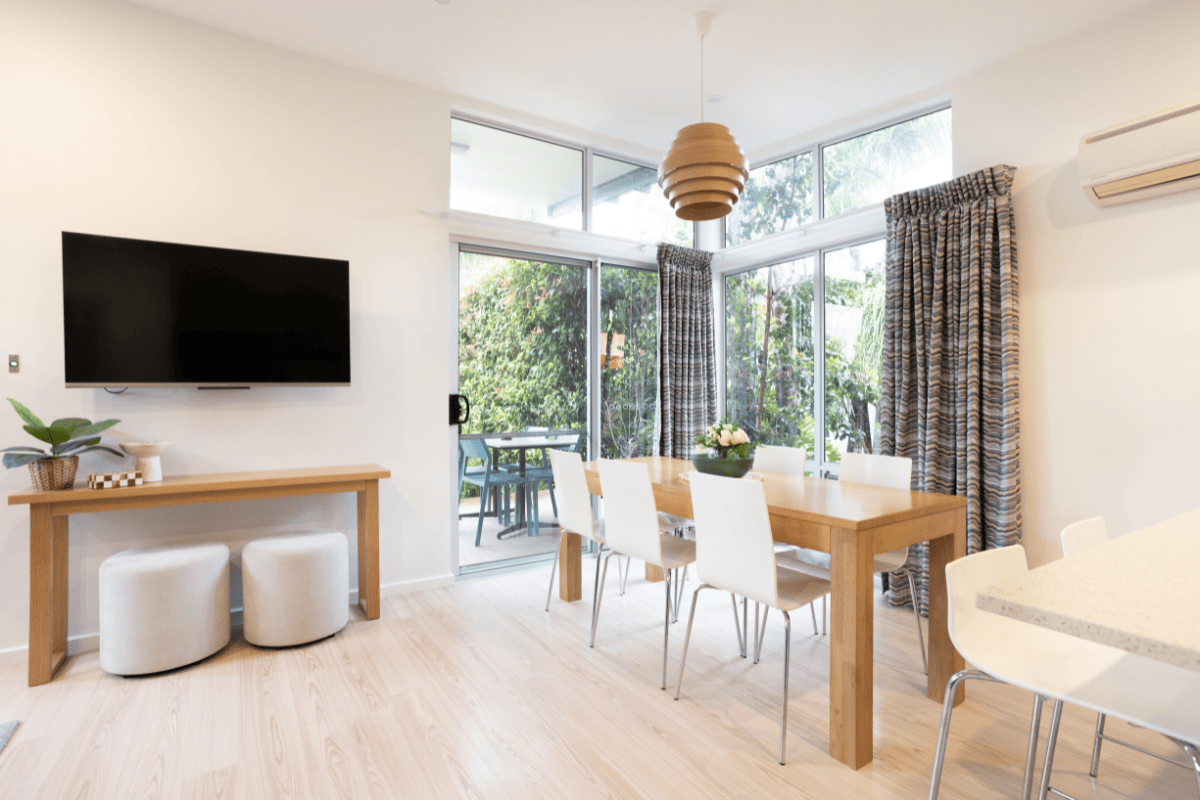 Lagoon Unit Dining